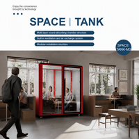 Cabine insonorisée compacte avec porte en verre, poignée en bois et panneau acoustique pour réunions privées