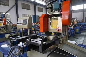 YJ-425CNC التلقائي الألومنيوم الأنابيب قطع آلة جوفاء مربع ماكينة قطع أنابيب 45 درجة ماكينة قطع أنابيب - Product Image 6