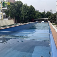 Grande piscine en conteneur maritime modifié de 40 pieds avec fenêtre en verre, structure en acier, revêtement en FRP - Design industriel pour usage en villa