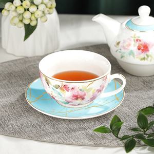 ชุดถ้วยชาพอร์ซเลนลายดอกไม้สีชมพูสำหรับหนึ่งถ้วยและจานรองถ้วยกาแฟอาหรับประดับทองสำหรับเป็นของขวัญ - Product Image 5
