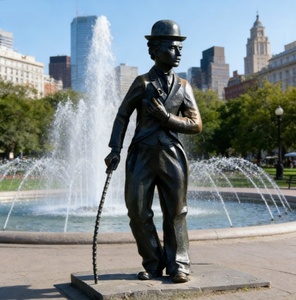 Statua di <span class=keywords><strong>Charlie</strong></span> Chaplin in Bronzo a Grandezza Naturale, Artigianale e Personalizzabile, con Finitura Patinata, per Esterni, Giardini Costieri e Piazze - Product Image 1