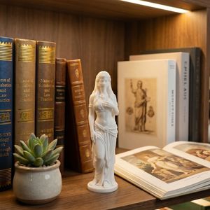 Estatua en Miniatura de Diosa Impresa en 3D, Figura de Personaje Mitológico Antiguo, Decoración Personalizada para el Hogar, Modelo de Juego de Mesa de Fantasía - Product Image 4