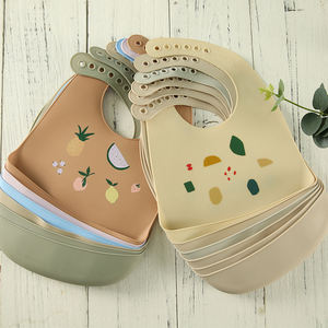 도매 사용자 정의 실리콘 아기 수유 턱받이 방수 식품 학년 실리콘 턱받이 어린이를위한 개인화 된 만화 브랜드 디자인 - Product Image 2