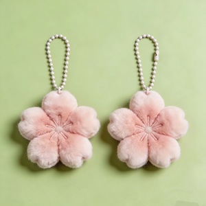 Porte-clés et breloque <span class=keywords><strong>de</strong></span> sac en peluche moelleuse en forme <span class=keywords><strong>de</strong></span> fleur <span class=keywords><strong>de</strong></span> cerisier Sakura, design anime, avec chaînes - Product Image 3