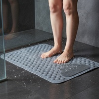 Tapis de bain antidérapant coloré en PVC avec ventouses et zone de massage en loofah