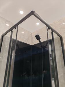 Style moderne Porte coulissante en verre trempé clair/fumé Salle de douche avec plateau carré - Product Image 5