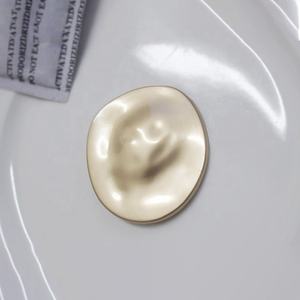 ヨーロッパとアメリカのファッションジュエリー秋冬メタルブローチコールドウィンドヴィンテージラウンドケーキブローチ - Product Image 4