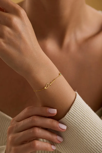 กำไลข้อมือสแตนเลสสตีลแบบปรับได้ สลักชื่อแบบเลเซอร์ ลายเขียนด้วยลายมือ กันน้ำ สำหรับผู้หญิง แฟชั่นเครื่องประดับสั่งทำพิเศษ - Product Image 2