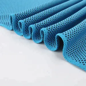 Échantillon gratuit mini lingettes humides microfibres de sport serviettes rafraîchissantes pour la tête logo personnalisé glace rafraîchissante instantanée serviette rafraîchissante