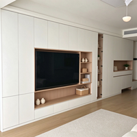 Lemari TV Dinding Penuh Modern Custom, Warna Putih Motif Kayu, Dilengkapi Penyimpanan Terintegrasi, Rak Pajangan, untuk Ruang Tamu