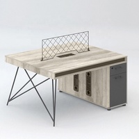 Meubles autoportants de style de mode bureau d'ordinateur en bois avec écran de séparation en maille Table de personnel modulaire créative avec pieds en métal