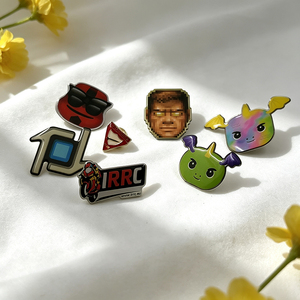 Épingles de revers personnalisées en émail, badges métalliques à personnage de dessin animé, forme irrégulière, sans nickel, fixation par épingle de sûreté, style mignon, promotion - Product Image 1