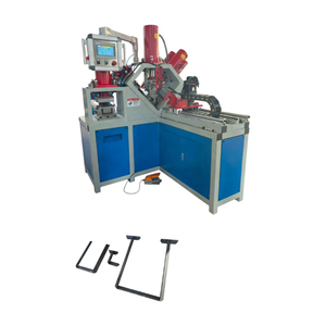 Un dispositif intégré entièrement automatisé <span class=keywords><strong>de</strong></span> poinçonnage et <span class=keywords><strong>de</strong></span> découpe <span class=keywords><strong>de</strong></span> profilés en acier capable <span class=keywords><strong>de</strong></span> produire trois types différents <span class=keywords><strong>de</strong></span> trous. - Product Image 2