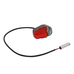 Accessoires pour trottinette électrique Max G30D : Garde-boue arrière, feu arrière, feu stop, lampe, éclairage de garde-boue - Pièces de trottinette partagée - Product Image 1