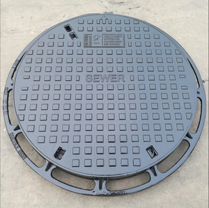 غطاء بالوعة مربع من الحديد المطاوع MAXIN MX100100 معتمد من CE بسطح أسود من البيتومين للاستخدام في الطرق والبناء والمناطق الخضراء - Product Image 3