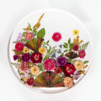 Artisanat et créations artisanales, véritable fleur de rose séchée, résine époxy, table basse en résine époxy, meubles, petites tables basses en résine époxy