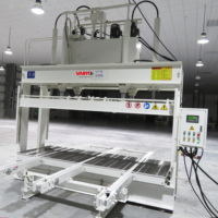 Vario Machine à plastifier hydraulique automatique à haute efficacité de 50 tonnes pour la production de panneaux de bois et de contreplaqué.