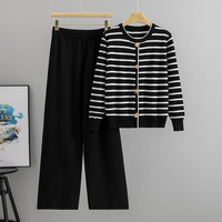 Ensemble deux pièces décontracté pull ample et pantalon large en tricot rayé pour femme, collection automne-hiver 2026, vente en gros