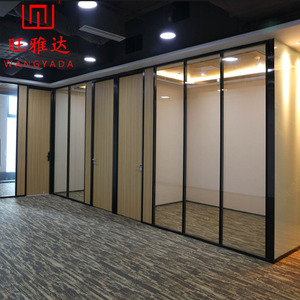 Divisor de Vidrio Plegable sin Marco con Logotipo Personalizado, Separador de Oficina de Vidrio, Divisor Modular Ahorrador de Espacio, Sala de Reuniones Pequeña para Exteriores - Product Image 1