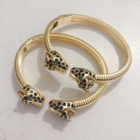 Nouveau bracelet ouvert à double tête de léopard, design hip-hop, bijoux de mode, géométrie rayée, plaqué or, zircon vert