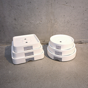 Soporte Cuadrado Moderno para Macetas Estilo Coreano con Ruedas Ocultas No. 1, Bandeja Recolectora de Agua, Base Resistente de Plástico Blanco para Interiores - Product Image 1