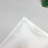 Sac à fermeture éclair en PVC givré personnalisé en gros, sac d'emballage transparent pour vêtements, sac d'emballage pour cosmétiques et cheveux