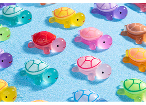 Mini accessoire décoratif créatif DIY micro-paysage tortue de mer lumineuse style dessin animé, inspiré des célébrités d'Internet Douyin, pour la maternité - Product Image 3