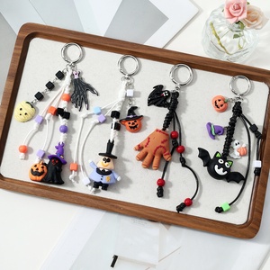 Llavero <span class=keywords><strong>de</strong></span> Halloween con diseño <span class=keywords><strong>de</strong></span> Mano del Monstruo <span class=keywords><strong>de</strong></span> Wednesday Addams y Murciélago Fantasma, con cordón negro anudado y cuentas rojas - Product Image 3