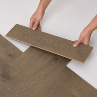 Parquet contrecollé en chêne blanc chevron CE 90x400mm, design contemporain et écologique pour salon et villa
