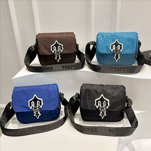 Bolso Bandolera Pequeño de Tela Oxford Impermeable para Mujer, con Cierre de Solapa, Estilo Europeo Americano, Nuevo y Moderno, <span class=keywords><strong>TRAPSTAR</strong></span> - Product Image 1
