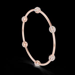 Bracelet minimaliste en or avec diamants, fabriqué en or 14 carats et 18 carats avec diamants de laboratoire certifiés IGI, au design élégant - Product Image 5