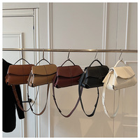 Sac à main bandoulière ZPT091 pour femme, style français, avec poignée supérieure, fermeture éclair et détails à pompons, en polyester