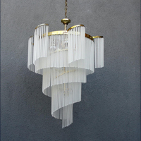 Lustre vintage en verre spiralé, lampe de plafond à pampilles étagées, cadre en laiton pour hall de villa, suspension en tube de verre dépoli