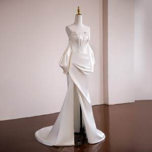 Nouvelles robes de mariée en satin blanc, stock d'usine, design développé en interne, production en <span class=keywords><strong>grande</strong></span> quantité, vente de liquidation, robe de mariée élégante - Product Image 2