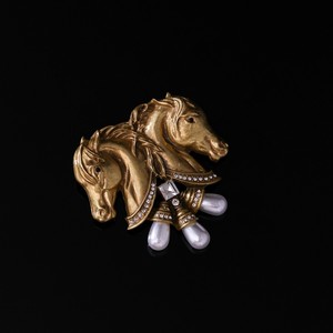 Broche é<span class=keywords><strong>l</strong></span>égante et minimaliste en alliage incrusté <span class=keywords><strong>de</strong></span> perles, motif double tête <span class=keywords><strong>de</strong></span> cheval, style rétro, accessoire polyvalent pour femme - Product Image 4