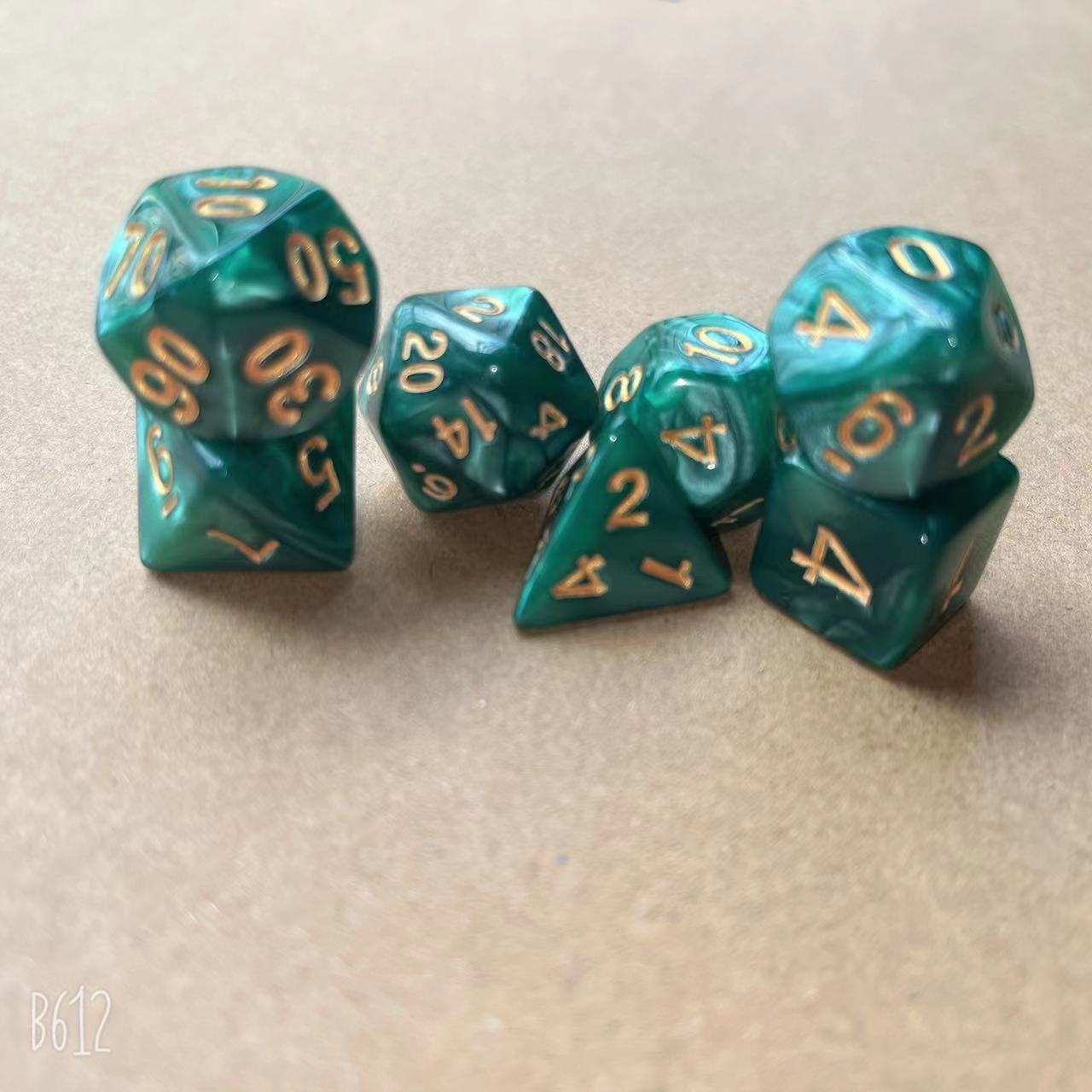 Pearl pattern green gold characters
