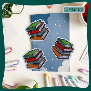 แพทช์ปักลายกองหนังสือ ขนาด 3 นิ้ว รีดติดได้ สำหรับหมวก เสื้อผ้า กระเป๋าเป้ กางเกงยีนส์ DIY เย็บติดได้ - Product Image 2