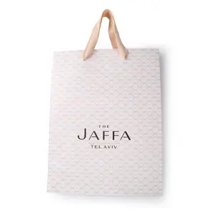 कस्टम पर्यावरण के अनुकूल पैकेजिंग उपहार बैग के लिए कपड़े लक्जरी सफेद पेपर बैग क्रीम-रंग का रिबन संभाल के साथ शॉपिंग बैग