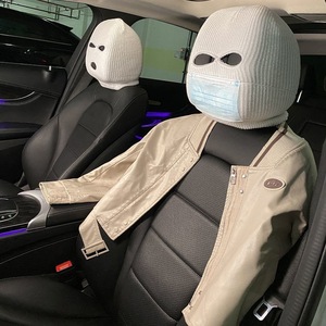 1 pièce Housse de protection intégrale pour appuie-tête de voiture à 3 trous, type masque de ski, anti-poussière, amusante, accessoires universels pour appuie-tête de voiture - Product Image 1