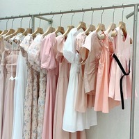Nouvelle robe d'été en mousseline de soie mélangée en ballots Fournisseur en gros avec collection de robes en stock