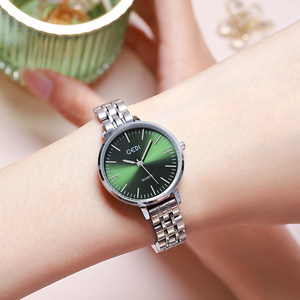 Montre sport à quartz pour femme, grand cadran, style euro-américain, bracelet en cuir, vente en gros - Product Image 6