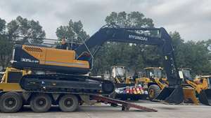 Excavatrice d'occasion Hyundai 305LC-9T à haut rendement, poids opérationnel de 35 tonnes, qualité supérieure, machinerie industrielle lourde, pompe PLC, vente chaude - Product Image 3