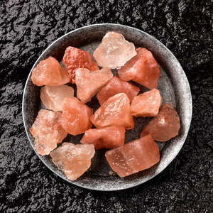 Arancione di cristallo di sale di roccia di cristallo di sale minerale naturale per la purificazione e la visualizzazione con il Feng Shui lettere d'amore stile mascotte - Product Image 1