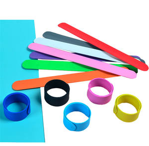 Bracelet unisexe de <span class=keywords><strong>règle</strong></span> de claque de silicone promotionnel bon marché imprimé par logo personnalisé respectueux de l'environnement en gros - Product Image 6