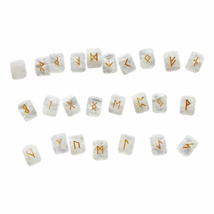 Cristaux blancs transparents gravés, runes de guérison pour la divination et la méditation - Product Image 2