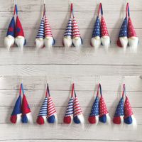 Ornements en tissu assortis pour la fête de l'Indépendance américaine, y compris des porte-clés en peluche en forme d'étoile à cinq branches, des décorations de Rudolph