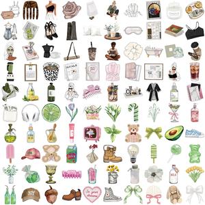 Autocollants personnalisés imperméables en PVC holographique résistants à l'huile pour le Nouvel An avec impression UV pour étiquettes publicitaires - Product Image 6