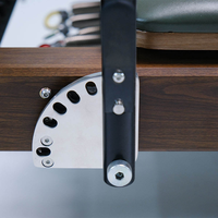Lit de Pilates Reformer en alliage d'aluminium style classique grain de bois, capacité 300 kg, barre de repose-pieds à 5 niveaux, pour studio