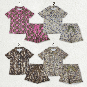 Listo para enviar: Conjunto de pijama de caza para mujer adulta con estampado de camuflaje, lazos, botones, bolsillos y volantes. - Product Image 6