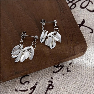 Pendientes de Plata con Borlas y Hojas de Trigo de Diseño Retro de Alta Gama, Exquisitos y Atmosféricos, con Estilo de Lujo Discreto - Product Image 2